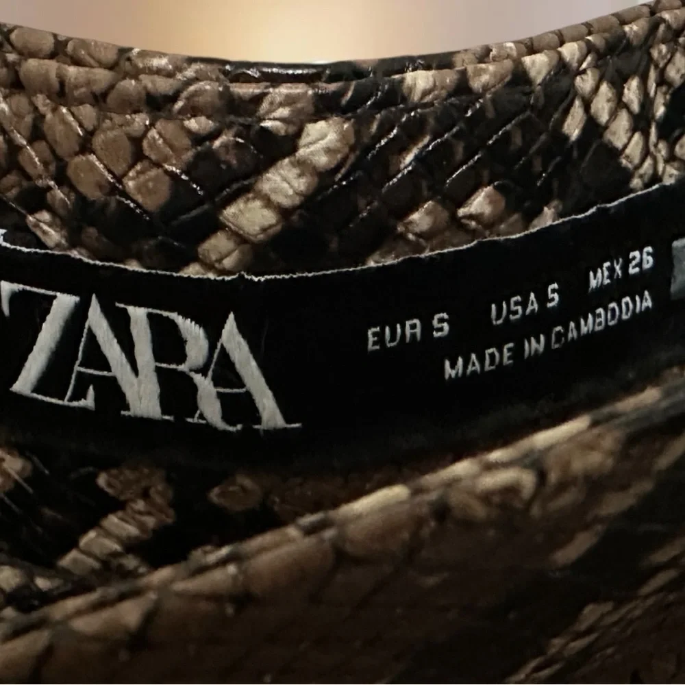 132 Zara | NWOT Brown Black Faux Leather Snakeskin Pleated Maxi Skirt (Size S) - Picture 4 of 9